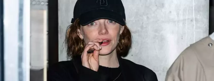 Emma Stone vape