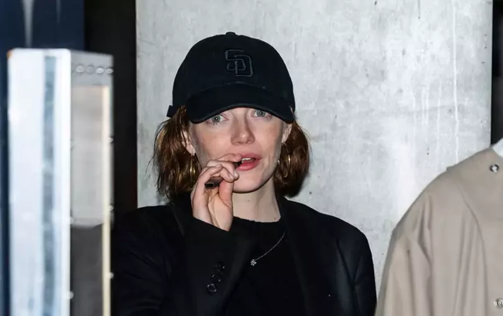 Emma Stone vape