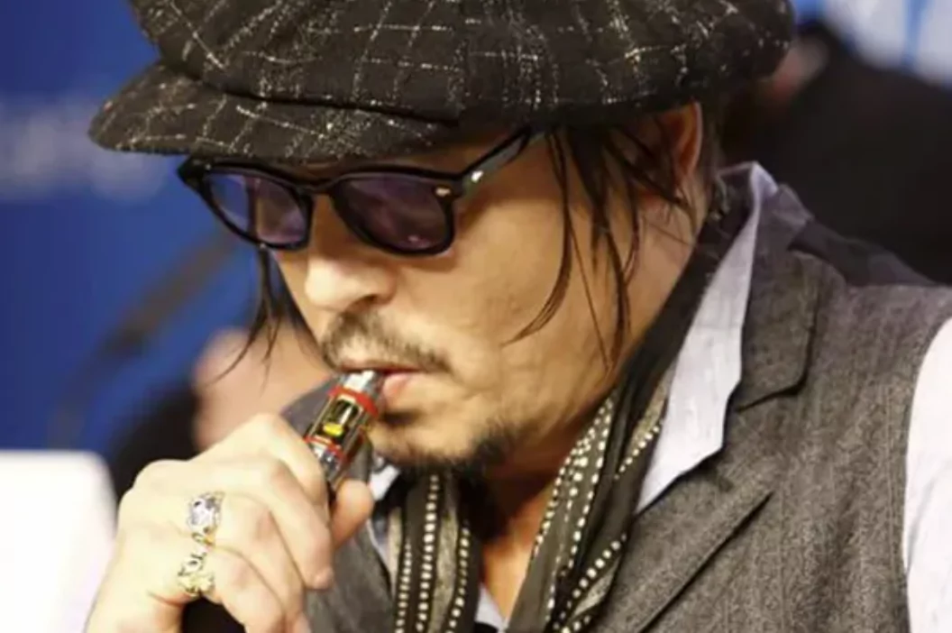 Johnny Depp vape