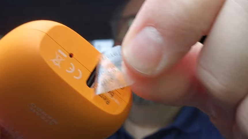 Flum Pebble Review - 6000 Puffs of Convenient Flavor 3 flum pebble charging port