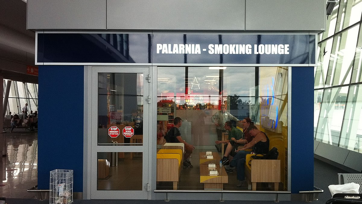 Warsaw Chopin Airport smoking area Warsaw Chopin Airport smoking area