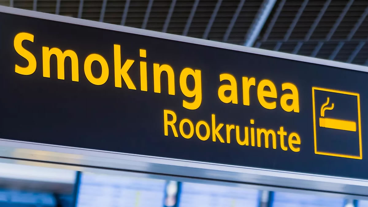 Panduan Lengkap Mengenai Vape di Malaysia - Undang-undang dan Peraturan 3 1732804905 Malaysia Airport smoking area