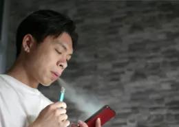 Vietnam halts e-cigarette imports