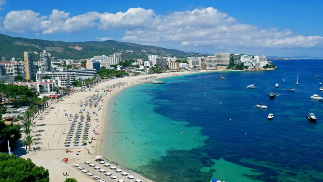 Spain Smoking & Vaping Ban: A Tourist's Guide (2025)