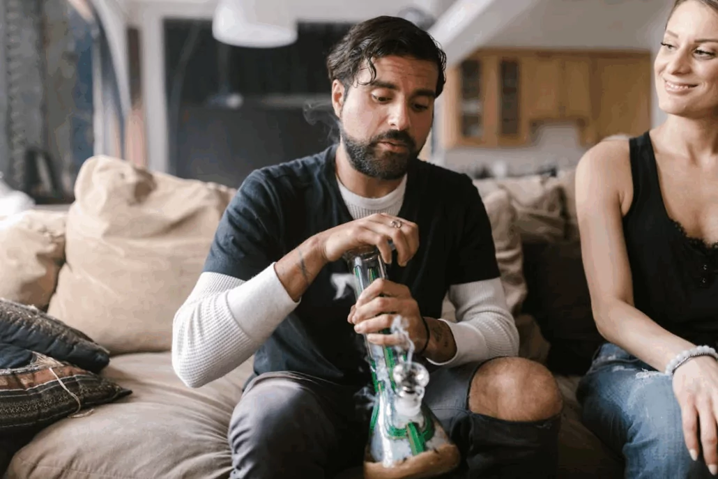 Cultural and Functional Perspectives on the Use of Bongs 2 1761643368 image
