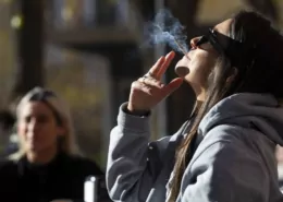 El PSOE Impulsa la Prohibición Total de la Venta Online de Vapeadores en España 4 Spain Smoking Ban, Vape Restrictions