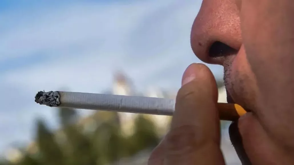 elf bar vape uk Óleo de vape não sai do meu pulmão': o jovem internado após fumar cigarro  eletrônico, popular no Brasil mesmo proibido main image 1